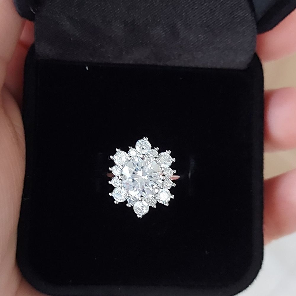 18K White Gold-Plated Simulated Diamond 925 Sterling Silver Engagement Ring - Picture 4 of 9